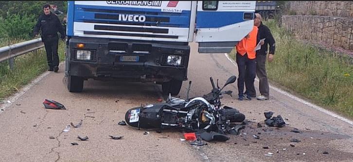 Incidente A Escaplano Camion Contro Moto Morta Turista 46enne