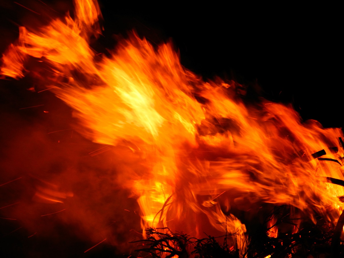 Incendio A Bagnara Calabra Cimitero In Fiamme