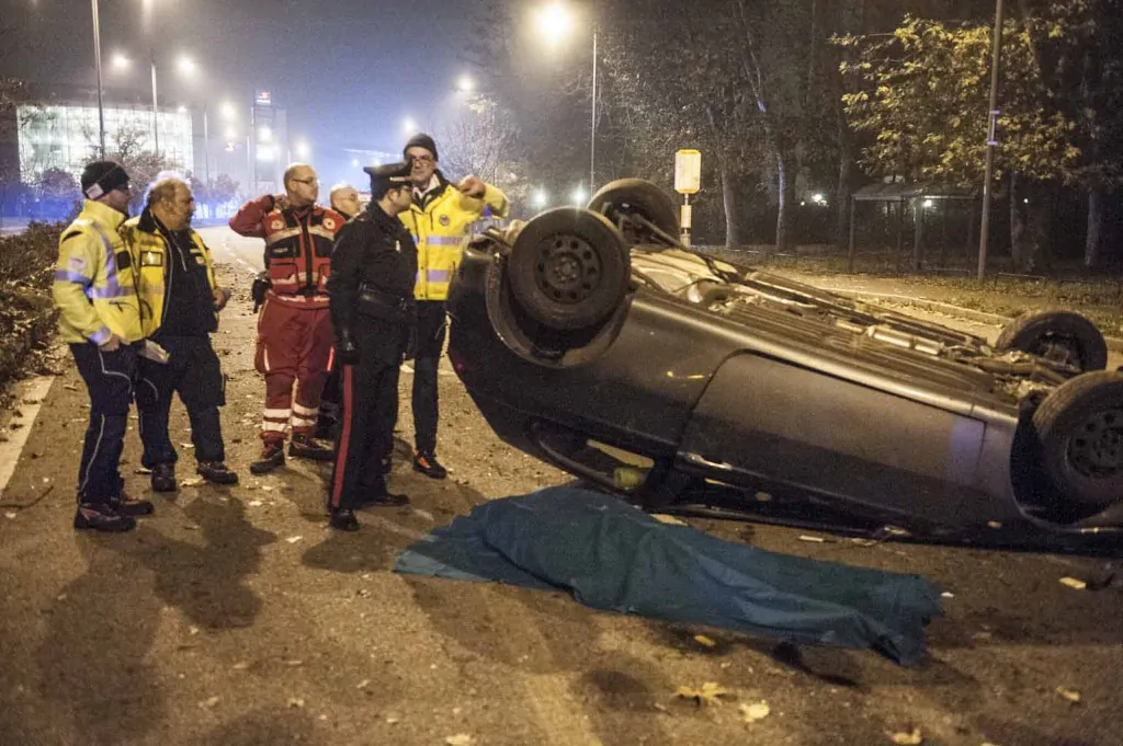 Milano, incidente stradale in Viale Sarca: in fin di vita due ragazzi