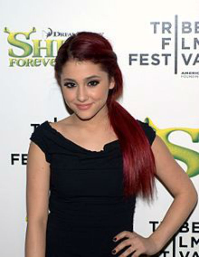 Abiti di Ariana Grande su Sam e Cat