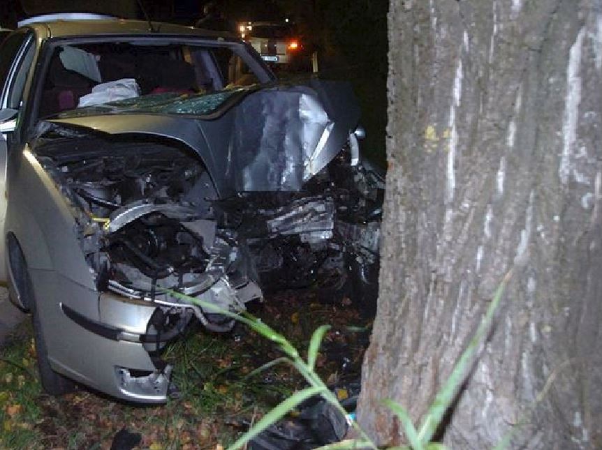 Auto Si Schianta Contro Albero, 1 Morto