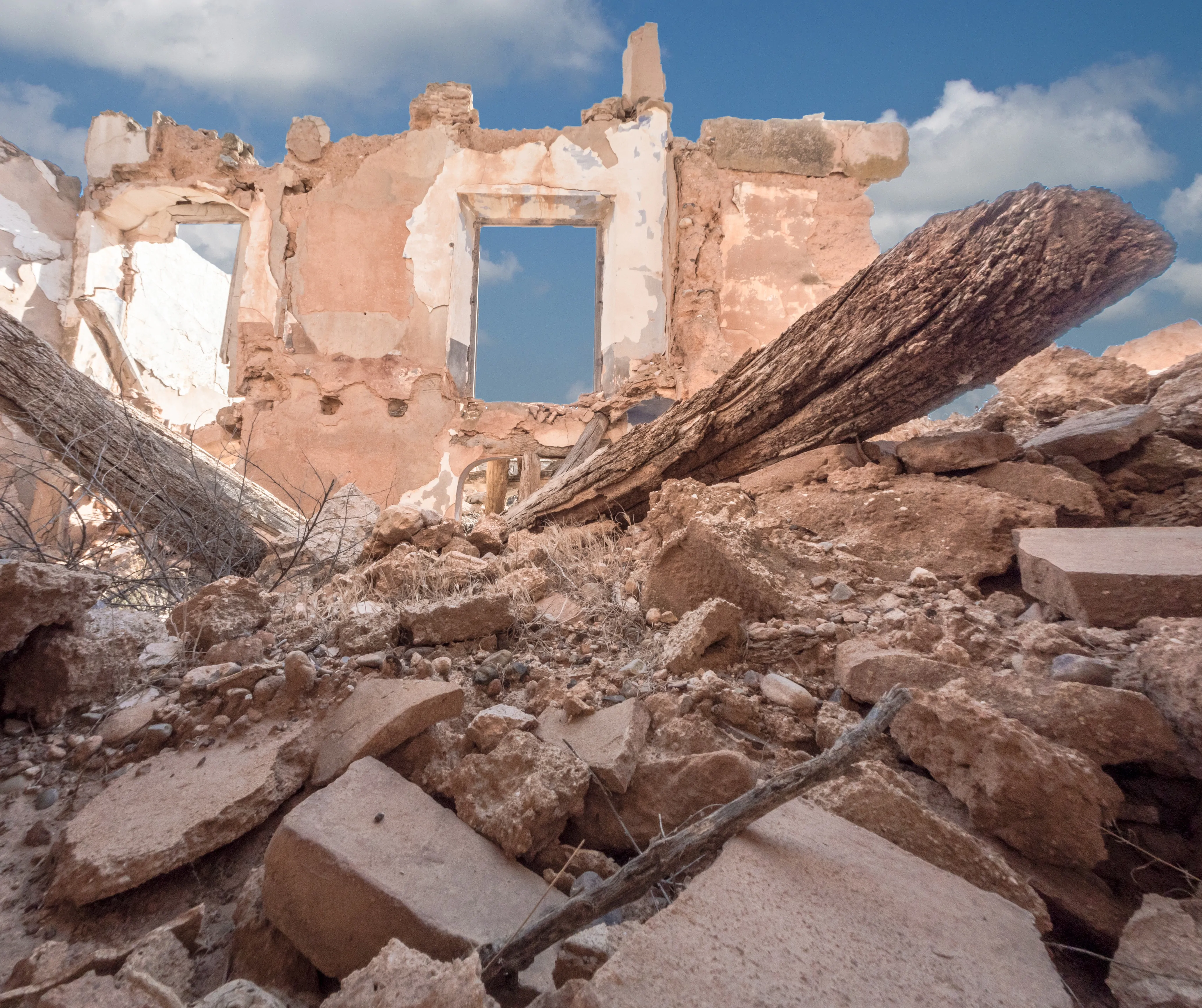 Siria, la palazzina esplode: tragico bilancio.