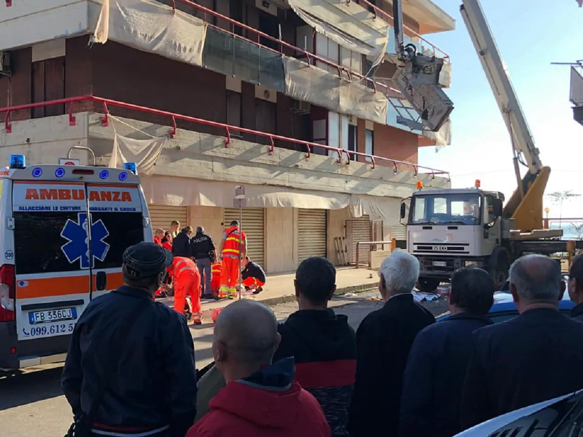 incidente taranto gru