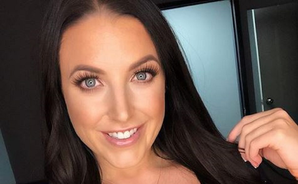 Angela white crying. Анджелина Вайт. Джианна майклз и Анджела Уайт. Анджела Вайт от 1 лица.