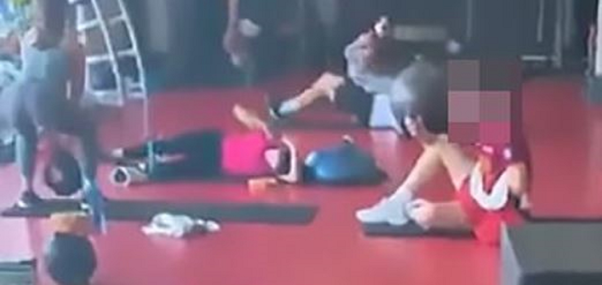 Si masturba in palestra, la Virgin Active lo allontana a vita