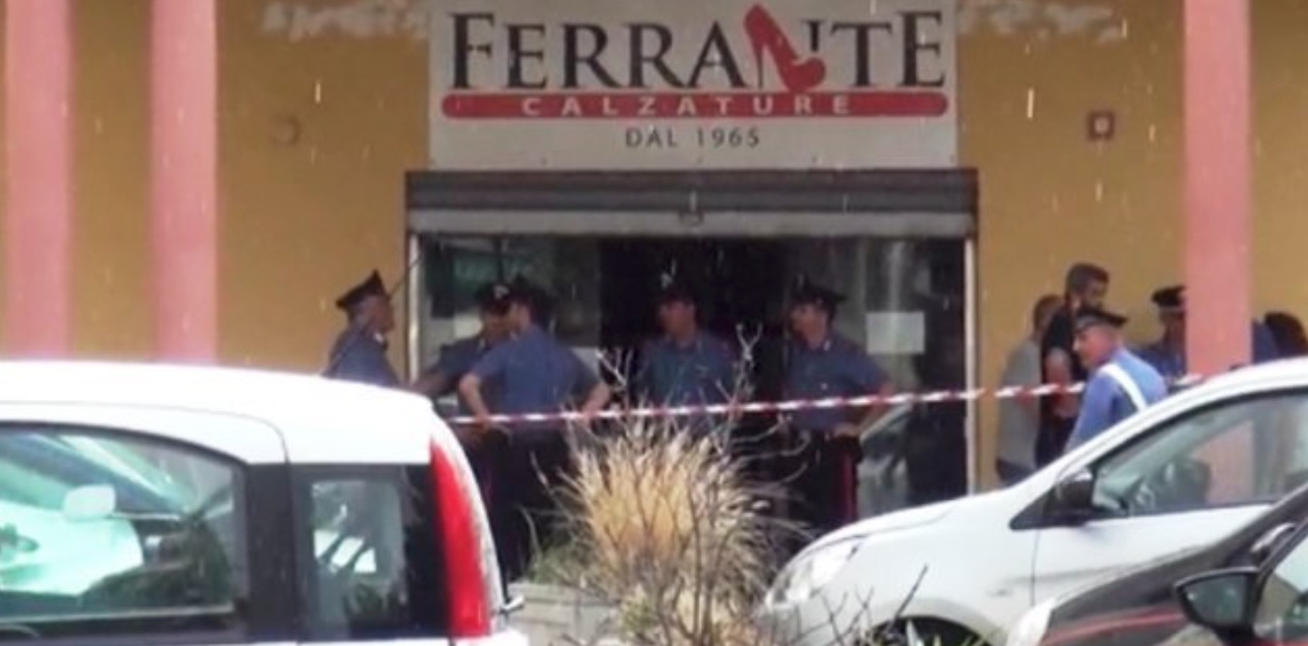 Palermo Uomo Uccide Moglie Davanti Al Figlio