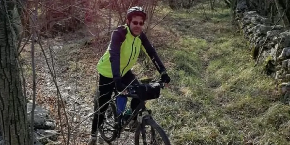 ciclista colpito da un fulmine