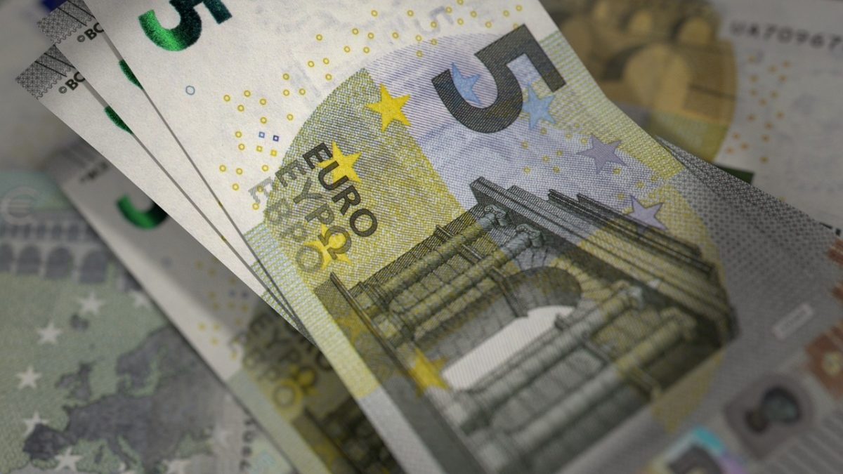 Trucchi: mettere da parte le banconote da 5 euro