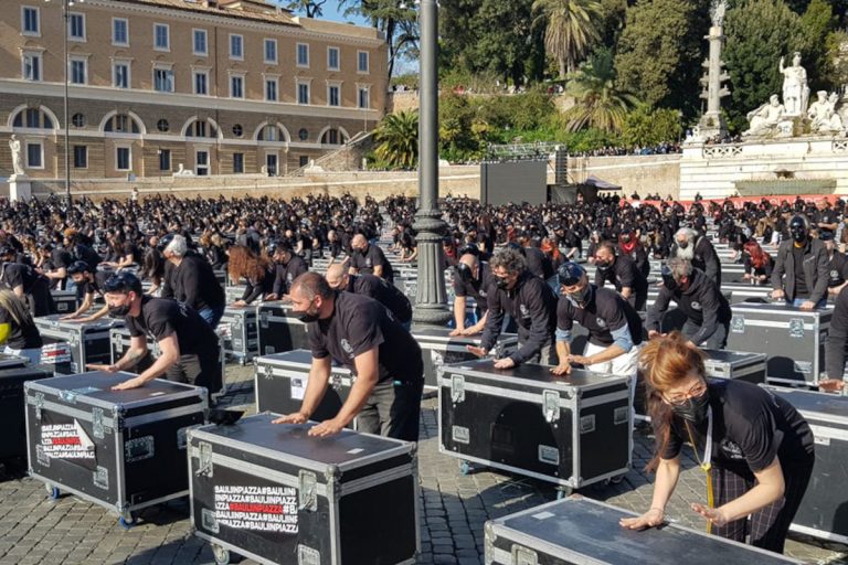 Roma, bauli in piazza del Popolo: la protesta dei ...