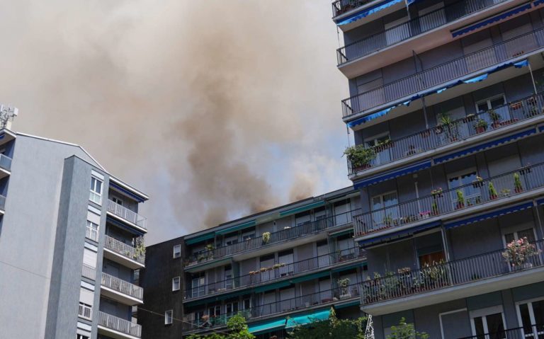 Incendio In Un Palazzo Di Via Washington A Milano Intossicato Un Operaio