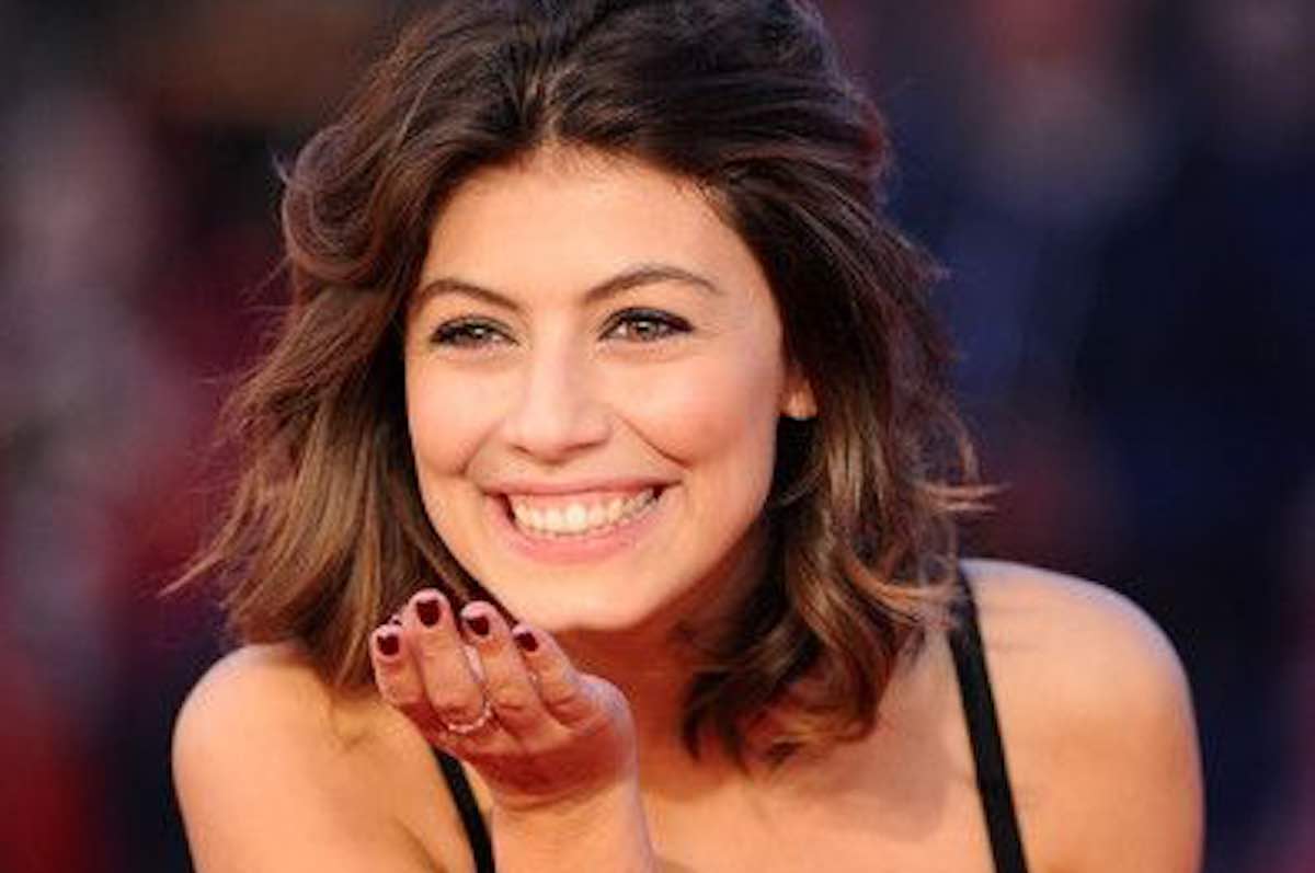 Alessandra Mastronardi, continua la storia col fidanzato dentista: i ...