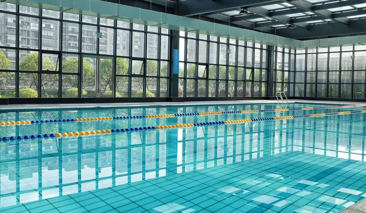 Bimbo di 4 anni morto a lezione di nuoto, aveva chiesto alla madre: E se  affogo?