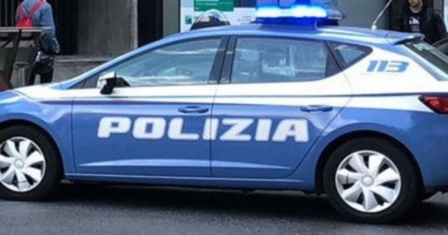 Poliziotto Contromano Per Inseguire Un Motorino, Tampona Un'auto: Multato