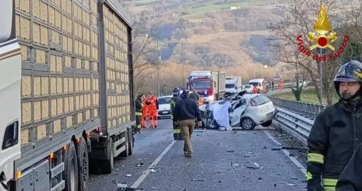 Incidente Stradale Tra Auto E Camion: Morto Un Ragazzo Di 21 Anni