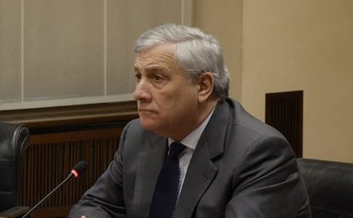 Antonio Tajani Pompiere: "Nessun Problema Della Maggioranza"