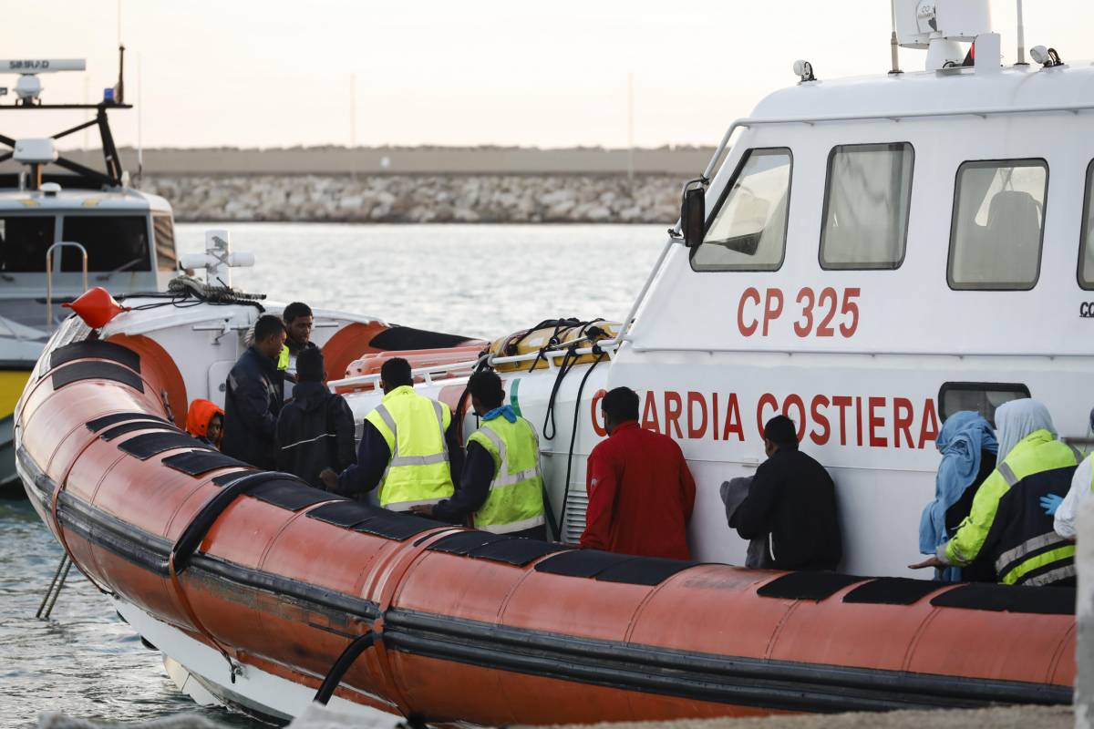 Nuovo Naufragio: 30 Migranti Dispersi, Finora 17 Sono In Salvo