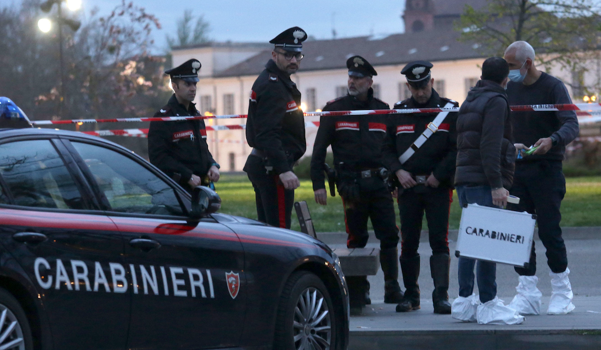 Accoltellamento Per Strada A Milano: Due Feriti, Uno Grave