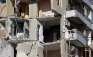 Un caseggiato di Dnipro distrutto dai razzi