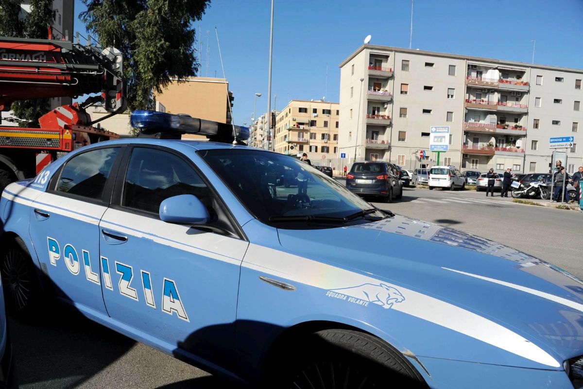 Scooter contro auto: 63enne in codice rosso