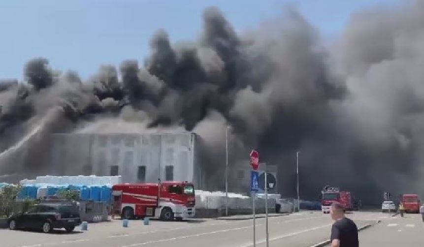 Incendio A Fidenza: Fiamme In Una Fabbrica Di Plastica