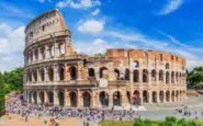 Turista sfregia Colosseo: la lettera di scuse