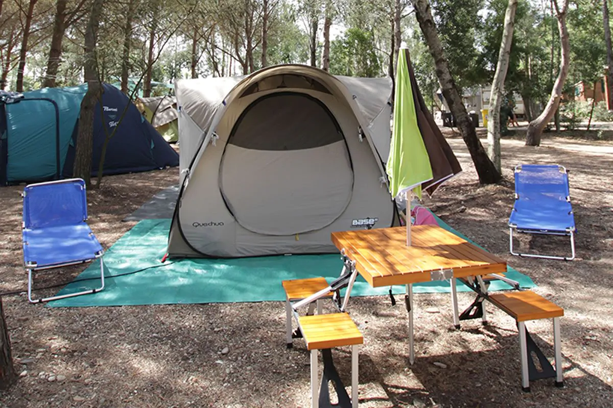 Cose utili per il campeggio, attrezzatura utile da campeggio 