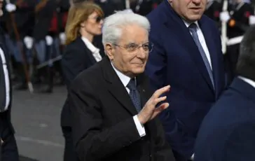 Mattarella parla con il padre di Ilaria Salis