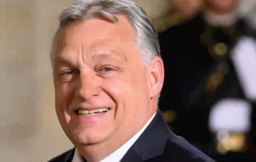 Orban: richiesta di dimissioni