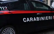 Sassari, commessa picchia il rapinatore e lo fa scappare