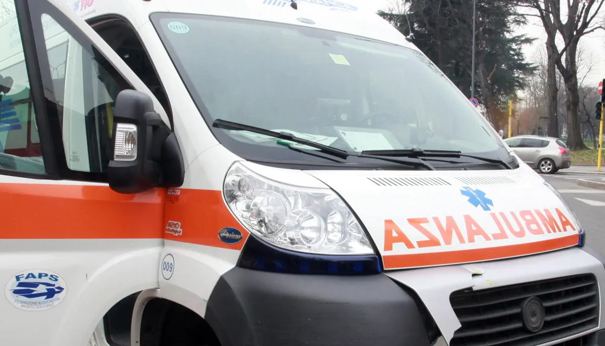 Incidente mortale sulla E45 a Lidarno: carrozziere travolto mentre prestava soccorso