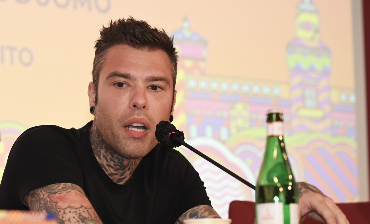 Fedez, not even the dog gives him peace sudden illness in the car