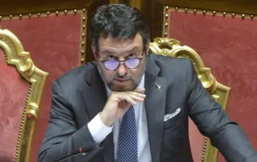 Gli insulti di Matteo Salvini a Macron