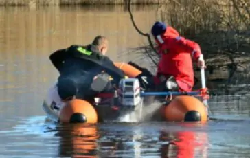 Natisone, il video dei ragazzi che provano a raggiungere la riva