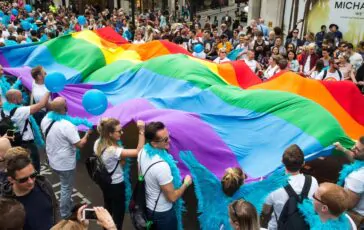 Roma, coppia gay presa a cinghiate dal branco