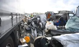 Incidente sulla Salerno-Reggio Calabria: camion si ribalta sulle auto in corsa