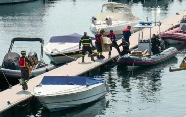 taranto imbarcazione fumo