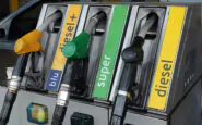 prezzo benzina self service ai minimi da sei mesi