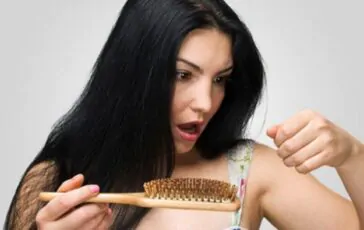 Caduta dei capelli nelle donne: cause e rimedi