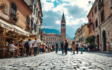 Turisti affollano una famosa attrazione italiana