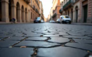 Strada romana con evidenti segni di deterioramento