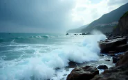 Immagine di mare in tempesta con forti venti in Italia