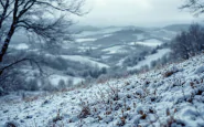 Immagine di maltempo in Italia con neve e vento forte