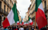 Manifestazione a Torino con simboli storici e tensioni sociali