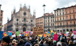 Maurizio Landini durante il discorso allo sciopero a Bologna