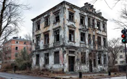 Immagine di un palazzo abbandonato a Milano