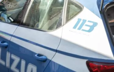 16enne va a scuola con un coltello a Napoli