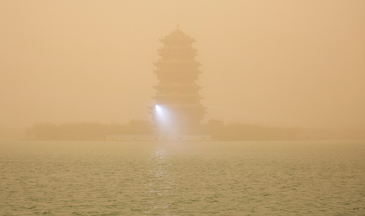 Violent dust storm hits California: concern grows