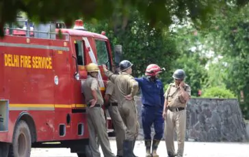 india bus precipitato morti