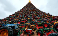 Albero di Natale unico con trattori a Caltanissetta