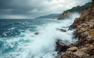 Mareggiate e vento forte in Toscana durante allerta meteo